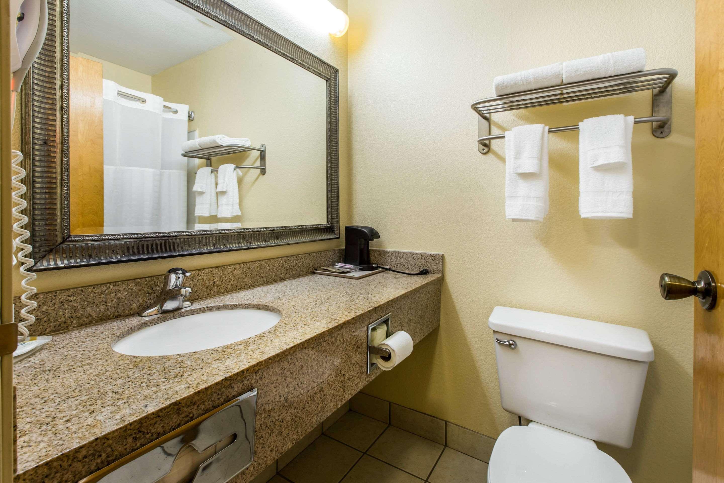 Quality Inn West Of Asheville Canton Exterior photo
